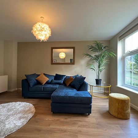 Chieveley Mews By Sarrochic Villa Sunningdale Eksteriør billede