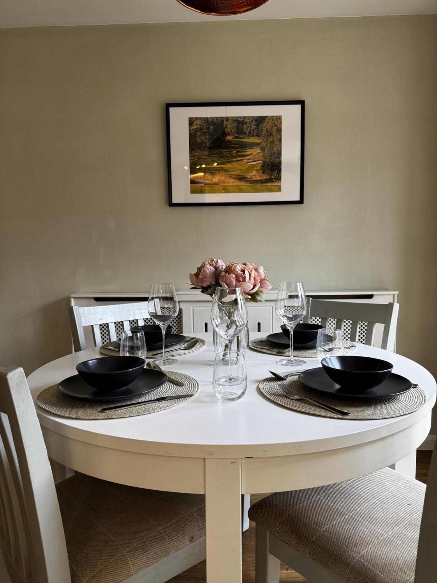 Chieveley Mews By Sarrochic Villa Sunningdale Eksteriør billede