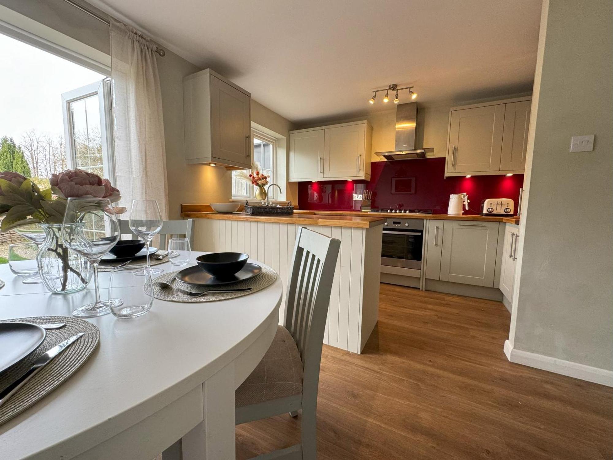 Chieveley Mews By Sarrochic Villa Sunningdale Eksteriør billede